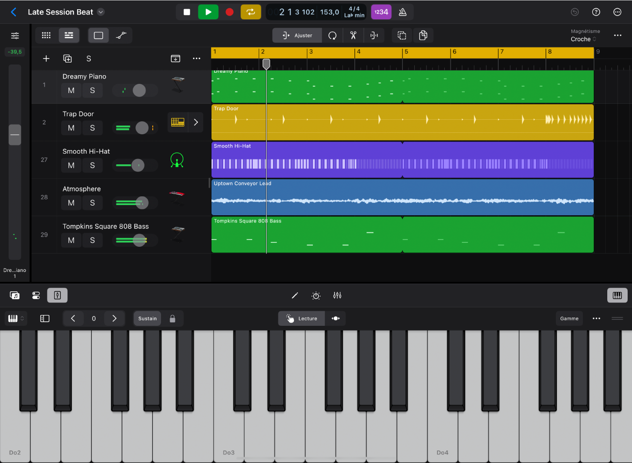 Figure. Projet Logic Pro en cours de lecture, avec la zone de pistes et la surface de lecture visibles.