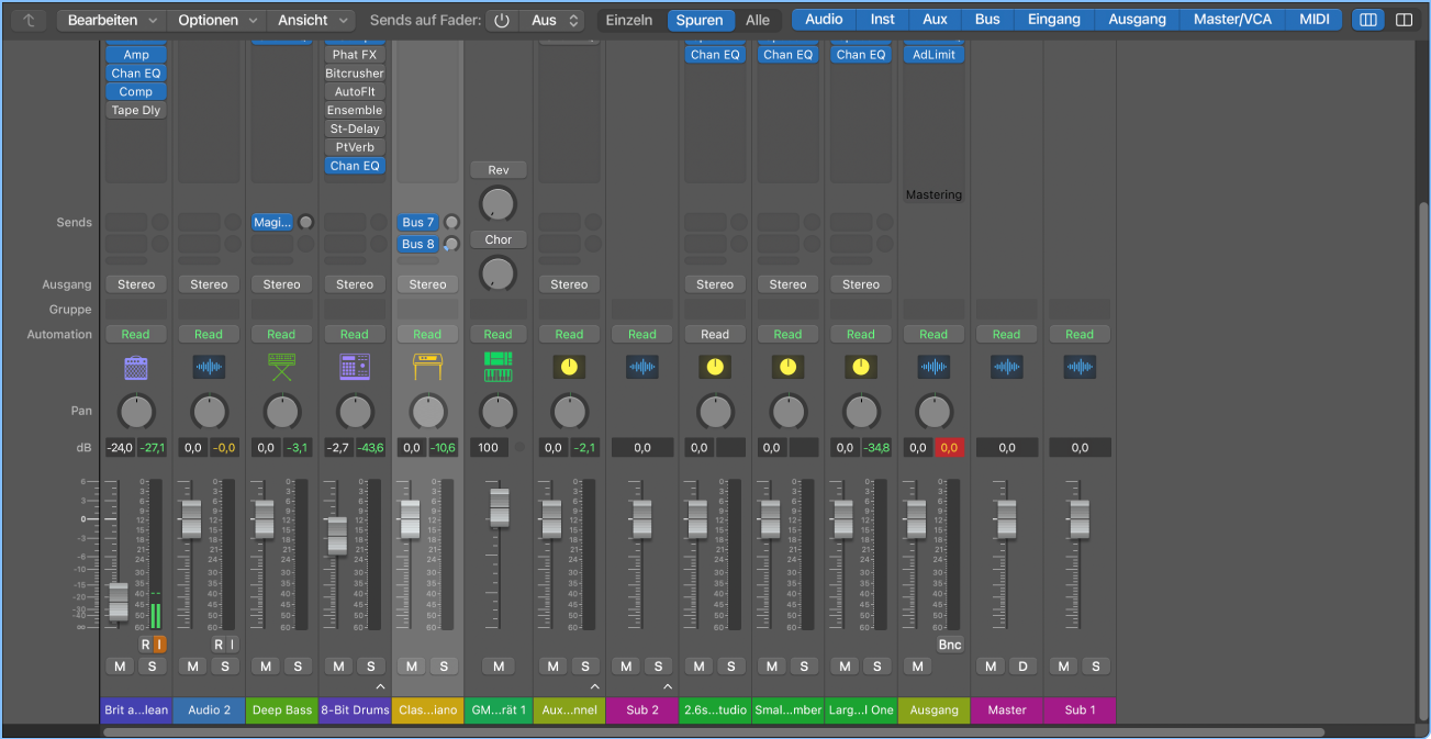 Abbildung. Der Mixer mit Audio-, Software-Instrument-, Aux- und Master-Channel-Strips
