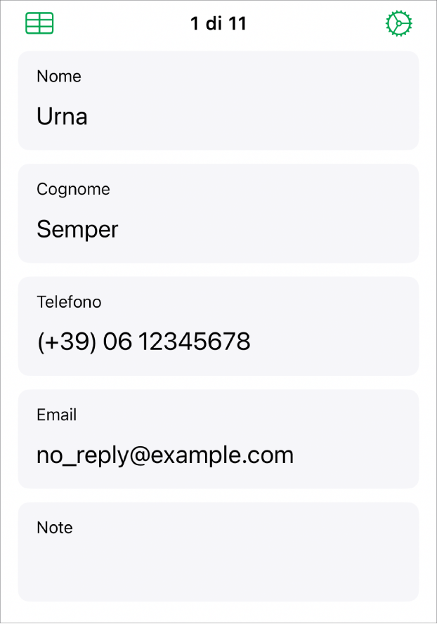 Un record in un modulo con campi per nome, numero di telefono, email e molto altro. Sono inoltre presenti i controlli per visualizzare la tabella collegata e i controlli per la configurazione dei moduli.
