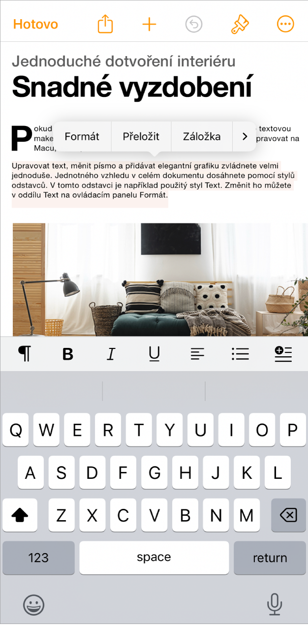 V otevřeném dokumentu je vybraný text makety šablony