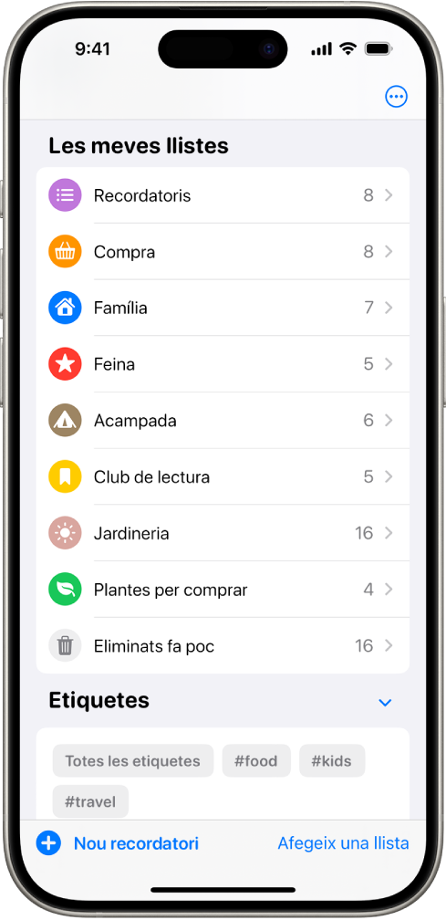 Una pantalla de l’app Recordatoris mostrant diverses llistes i l’explorador d’etiquetes a la part inferior.