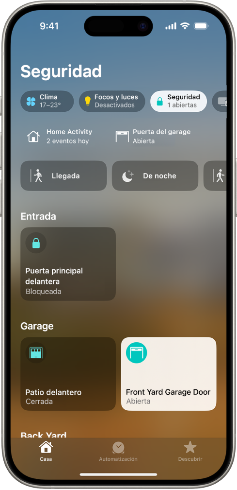 Pantalla de la app Casa mostrando una puerta principal y dos puertas de garage.