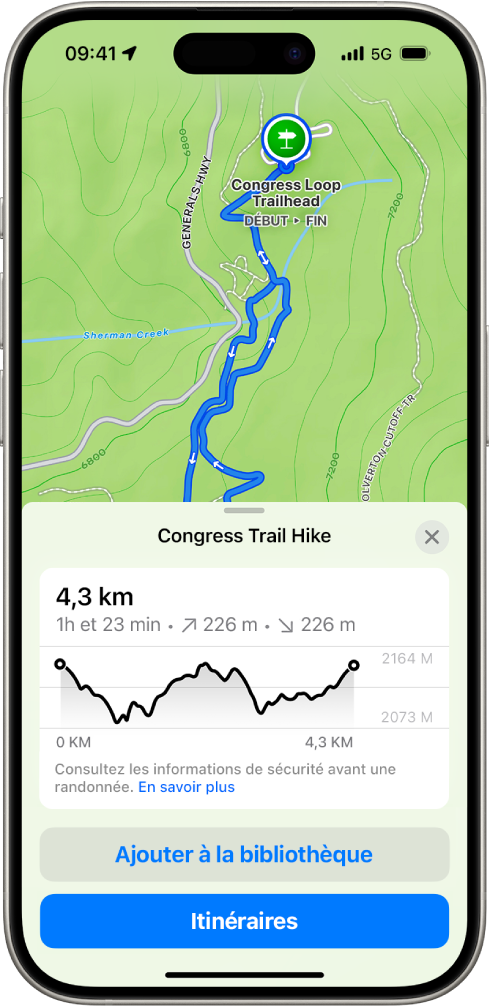 Plan topographique dans l’app Plans affichant un sentier de randonnée. En bas de l’écran figurent un graphique du dénivelé ainsi que les boutons « Ajouter à la bibliothèque » et Itinéraire.