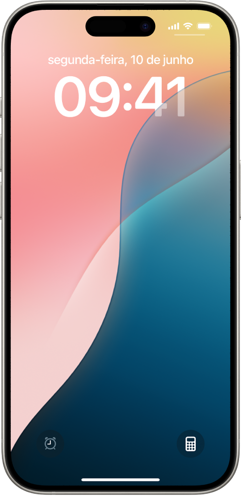 O ecrã bloqueado do iPhone. Os controlos no canto inferior esquerda e direito do ecrã são personalizados.