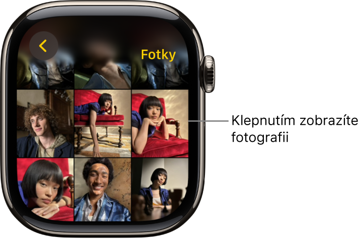 Hlavní obrazovka aplikace Fotky na Apple Watch s několika fotkami zobrazenými v mřížce.