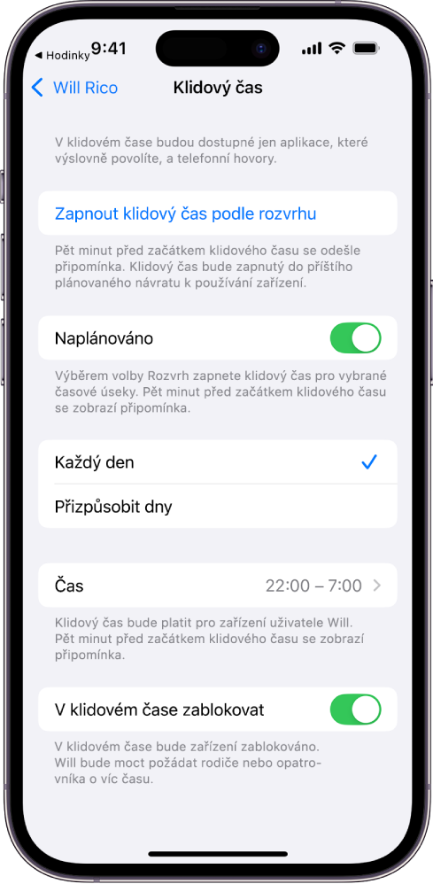 iPhone s otevřenou obrazovkou nastavení klidového času. U horního okraje je vidět přepínač Naplánováno. Ještě níž jsou vidět volby Každý den a Přizpůsobit dny. Volba Každý den je vybraná. Uprostřed obrazovky jsou uvedené časy začátku a konce a u dolního okraje je umístěné tlačítko V klidovém čase zablokovat.
