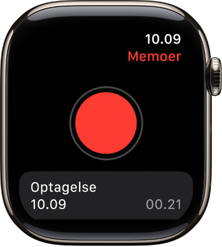 Apple Watch viser skærmen Memoer. En rød Optag-knap vises øverst. Et optaget memo vises nedenunder. Det viser det tidspunkt, hvor det blev optaget, og længden.