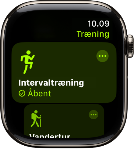 Skærmen Træning, hvor Intervaltræning er markeret. Øverst til højre for træningens navn vises knappen Mere.