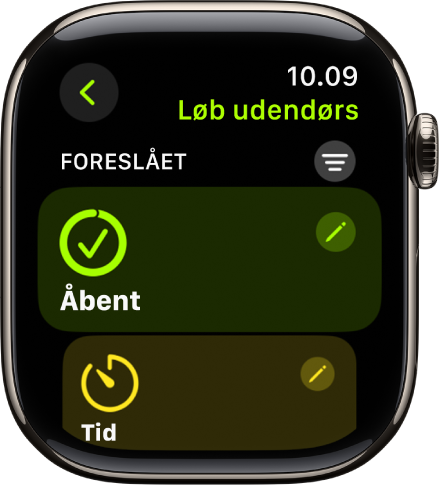 Appen Træning, der viser en skærm til redigering af træningen Løb udendørs. Feltet Åbn er i midten med knappen Rediger øverst til højre. En del af feltet Tid er nedenunder.