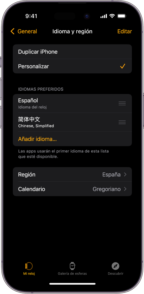 La pantalla “Idioma y región” en la app Apple Watch, con las opciones Inglés y Español seleccionadas como idiomas preferidos.