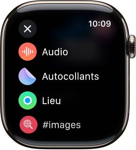 Un écran Messages qui montre les options de pièces jointes, telles que des clips audio, des autocollants, des lieux et des images.