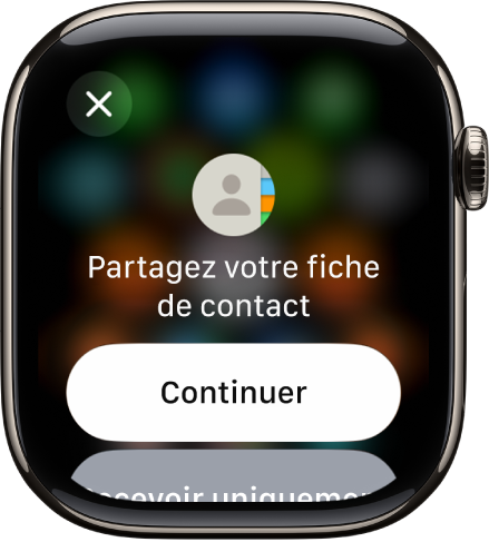 L’écran NameDrop affichant deux boutons. Le premier, Continuer, permet de recevoir les coordonnées du contact et de partager les vôtres. Le deuxième, « Recevoir uniquement », permet uniquement de recevoir les coordonnées du contact en question.