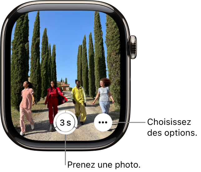 Écran de l’Apple Watch montrant ce qui se trouve dans le viseur de l’iPhone. Le bouton de l’obturateur se trouve en bas au centre. Le bouton Plus d’options se trouve en bas à droite.