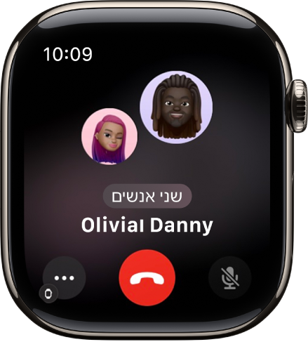 היישום ״טלפון״ מציגה שיחת FaceTime קבוצתית פעילה. האדם שהתקשר ושני אנשים נוספים משתתפים בשיחה.