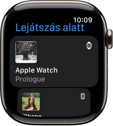 A Lejátszás alatt app egy eszközlistával. Az Apple Watchon lejátszás alatt lévő zene a lista tetején látható. Alatta egy iPhone-bejegyzés látható.