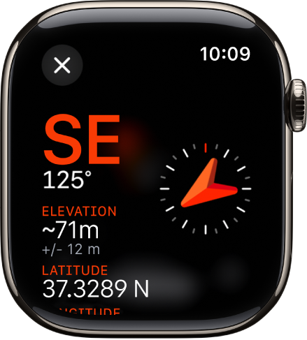 Lietotnē Compass ir redzams ekrāns Info. Virziens parādās vidū pa kreisi, un ir redzams arī kompasa virziens (ziemeļrietumu) un grādi (332 grādi). Pašreizējais slīpums un kāpums ir redzami apakšējā daļā. Kompasa rādītājs ir redzams pa labi. Augšējā kreisajā stūrī atrodas aizvēršanas poga.