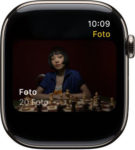 App Foto pada Apple Watch menunjukkan album yang dipanggil Rakan.
