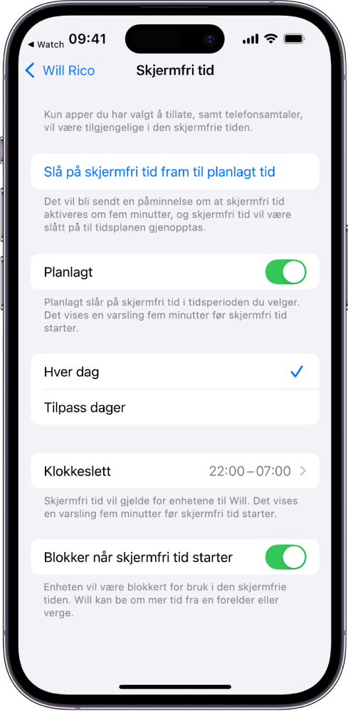 iPhone som viser konfigurasjonsskjermen for Skjermfri tid. Det er en Planlagt-bryter øverst. Valgene Hver dag og Tilpass dager vises under, og Hver dag er markert. Fra- og Til-timer vises på midten av skjermen, og en Blokker når skjermfri tid starter-knapp vises nesten nederst.