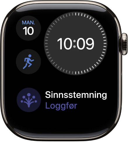 Kompakt modulær-urskiven som viser en digital klokke øverst til høyre, dag og dato øverst til venstre, og to komplikasjoner. Trening i midten til venstre og Sinnsstemning nederst.