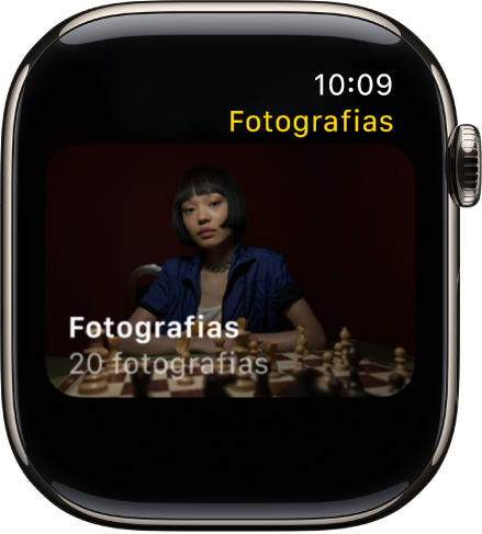 A aplicação Fotografias no Apple Watch com um álbum chamado “Amigos”.