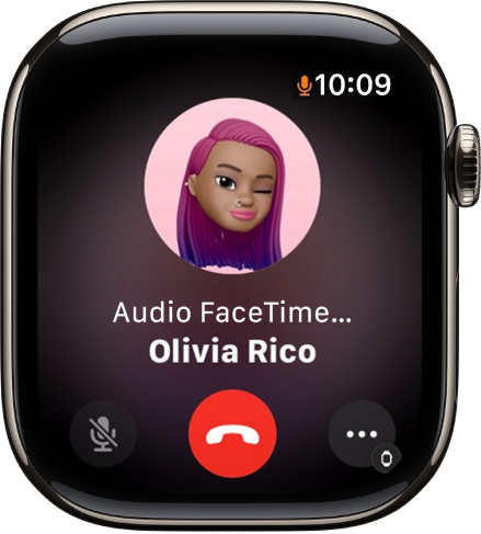 Apka Telefón s možnosťami hovoru. Vo vrchnej časti je tlačidlo Prijať na iPhone a pod ním je navrhovaná odpoveď.