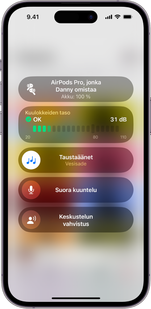 Kuulokojeet-näyttö Ohjauskeskuksessa. Ylhäältä alas lueteltuina ovat Kuulokkeiden taso desibeleinä, Taustaäänet, Suora kuuntelu ja Keskustelun vahvistus.