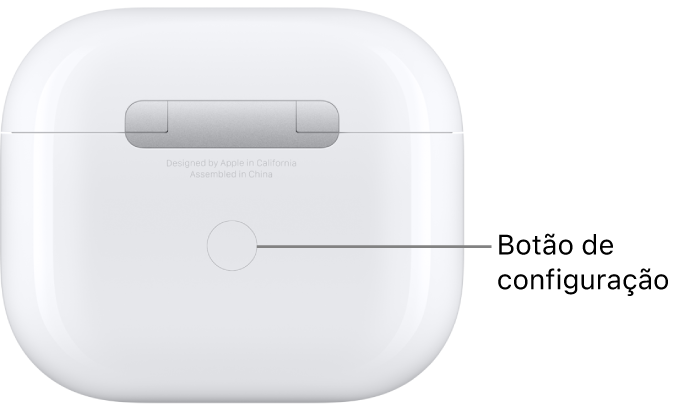 O botão de configuração no centro da parte traseira do estojo de carga dos AirPods 3.
