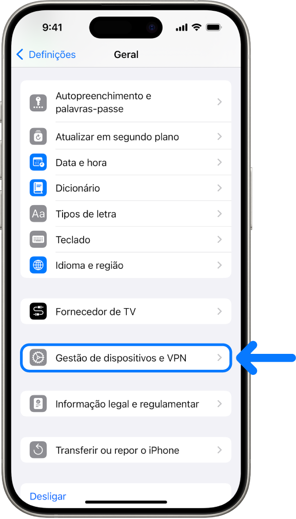 Um iPhone mostra a opção “Gestão de dispositivos e VPN” selecionada.