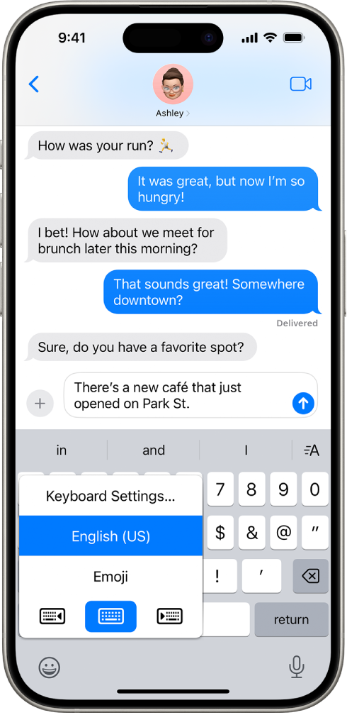 The Keyboard Settings menu is open, and shows three options: English (US), Emoji, and Keyboard Feedback. At the bottom of the menu, from left to right, are buttons for left-handed layout, default layout, and right-handed layout. The default layout button is selected.