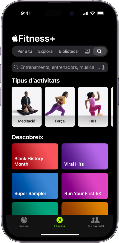 La pantalla de cerca de l’Apple Fitness+ amb el camp de cerca a la part superior. A sota es mostra la secció “Tipus d’activitats” amb els tipus d’activitats destacades. A la secció “Descobreix” de sota es mostren sis categories.