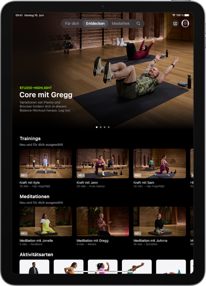 Der Bildschirm „Erkunden“ in Apple Fitness+ zeigt ein empfohlenes Trainingsprogramm, neue Workouts und Meditationen und verfügbare Aktivitätsarten.