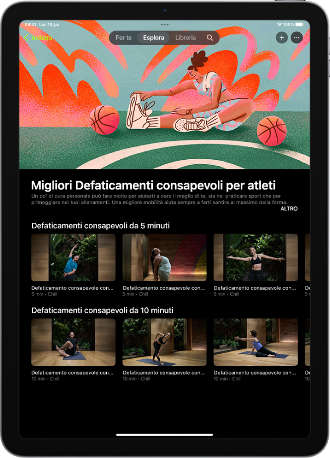 La schermata di Apple Fitness+ che mostra la raccolta “Defaticamento consapevole”. Il titolo e la descrizione della raccolta si trovano al centro dello schermo. Sotto la raccolta ci sono due file di allenamenti.