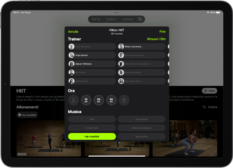 La schermata di Apple Fitness+ che mostra le opzioni per ordinare e filtrare gli allenamenti. Nella parte superiore dello schermo, è visualizzato un elenco di trainer. Al centro dello schermo sono presenti gli intervalli di tempo. Sotto l’orario viene visualizzato un elenco di generi musicali.