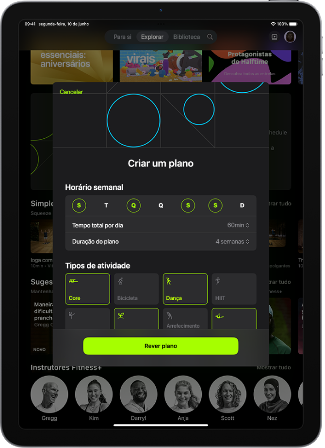 O ecrã “Plano personalizado” com definições para escolher o programa semanal e a duração do plano. Os tipos de atividade disponíveis e o botão “Rever plano” encontram-se na parte inferior.