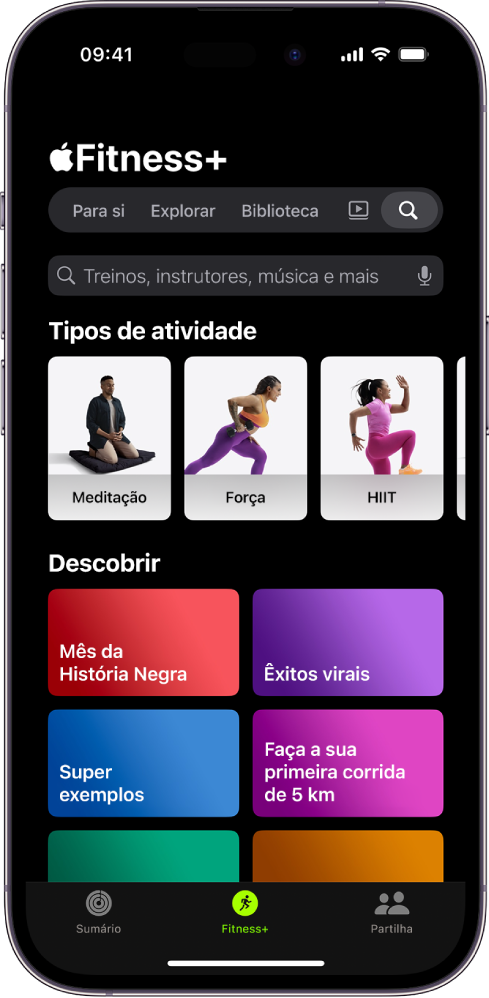 O ecrã de pesquisa em Apple Fitness+ mostra um campo de pesquisa na parte superior. A secção Tipos de atividade, por baixo, mostra os tipos de atividade em destaque. A secção Descobrir, por baixo, mostra seis categorias.