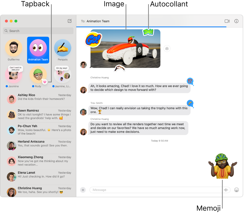 La fenêtre Messages avec plusieurs conversations dans la barre latérale de gauche, ainsi qu’une transcription sur la droite. Quelques éléments sont mis en évidence dans la transcription : un Tapback au-dessus d’une conversation épinglée à gauche, une image et un Memoji à droite et un autocollant animé dans le coin inférieur droit. Cliquez sur le bouton Apps en bas de la fenêtre pour ajouter des photos, des vidéos, des #images, des autocollants et des effets de message.