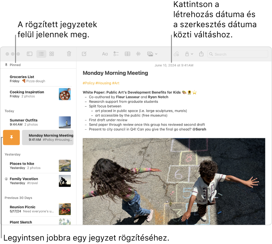 Egy Jegyzetek-appablak a Macen, bal oldalon a jegyzetek listájával, a jegyzetlista tetején rögzített jegyzetekkel, az egyik jegyzetnél pedig a Rögzítés gombbal. A jegyzet tartalma jobb oldalon jelenik meg, felül a dátummal. A létrehozás és a szerkesztés dátuma közti átváltáshoz kattintson a dátumra.