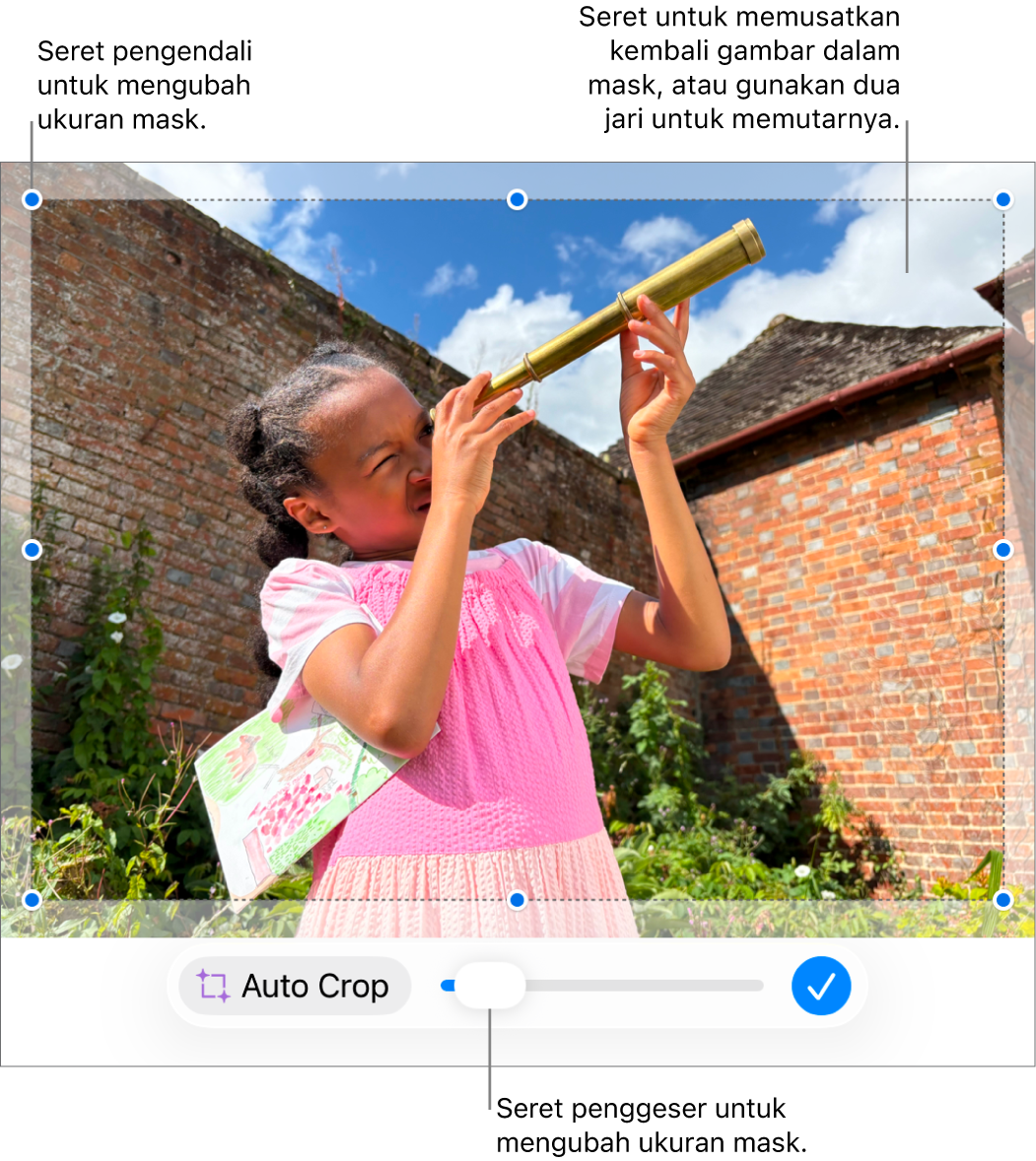 Slide mask di bagian bawah foto.