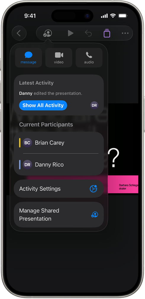 Le menu de collaboration affiche les noms des personnes qui collaborent dans la présentation.