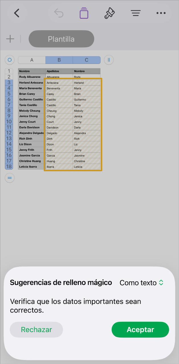 Una hoja de cálculo con nombres resaltados y un menú desplegable con las sugerencias del relleno mágico, las cuales se pueden aceptar o rechazar.
