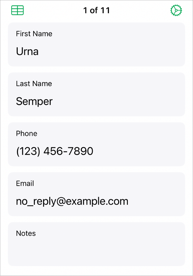 Un registro de un formulario con campos para el nombre, número de teléfono, correo electrónico, etc. También, los controles para visualizar la tabla enlazada y los controles de configuración del formulario.