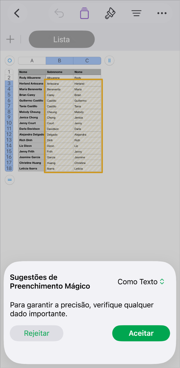 Uma planilha com nomes destacados e um menu pop-up de Sugestões de Preenchimento Mágico para aceitá-las ou rejeitá-las.