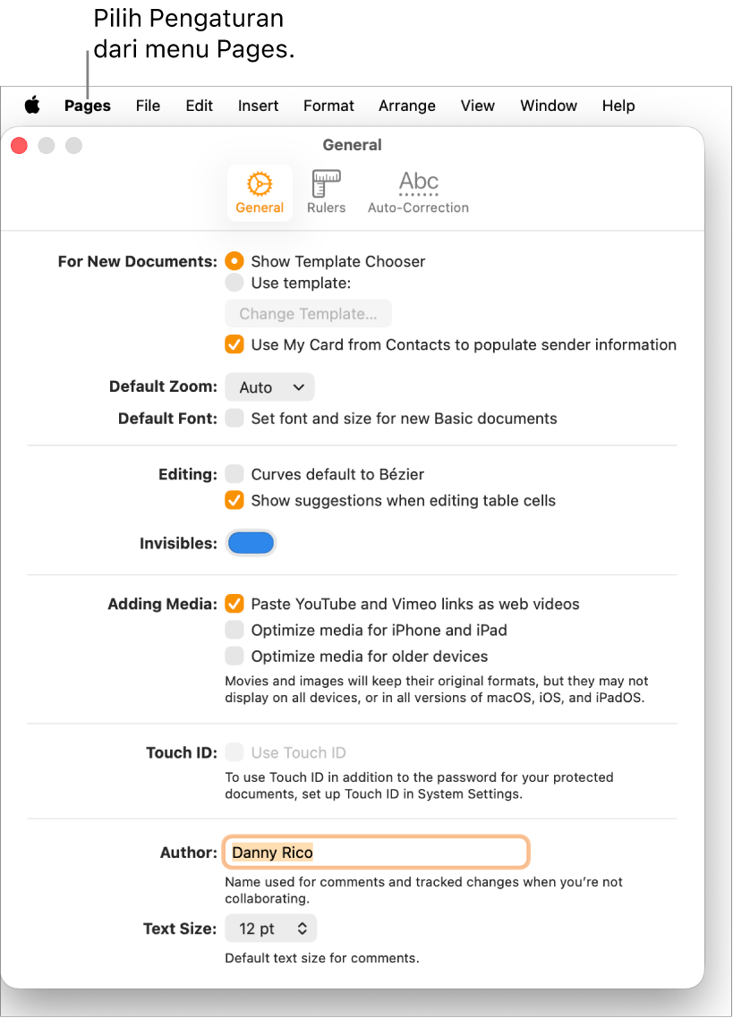 Jendela Pengaturan Pages terbuka ke panel Umum, dengan pengaturan untuk dokumen baru, zoom dan font default, pengeditan, persamaan, tidak terlihat, menambahkan media, Touch ID, nama pembuat, serta ukuran teks default.