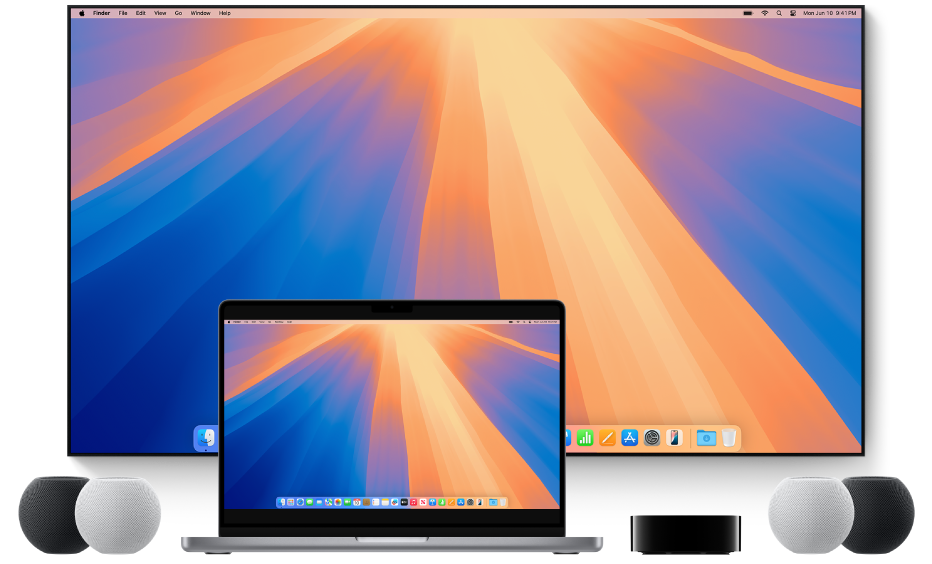 En Mac og enheter som den kan strømme innhold til via AirPlay – for eksempel en Apple TV, HomePod mini-høyttalere og en smart-TV.