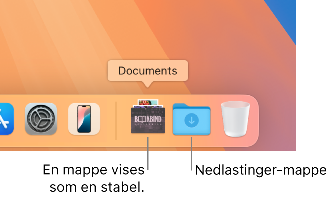 Høyre side av Dock viser en mappe som vises som en stabel, og Nedlastinger-mappen vises som en stabel.