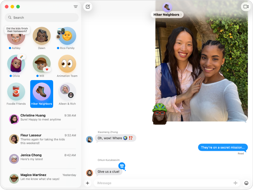 La ventana de Mensajes con varias conversaciones enumeradas en la barra lateral a la izquierda y una conversación activa a la derecha. La conversación incluye efectos de mensaje de globos, una foto y un Tapback en el último mensaje.