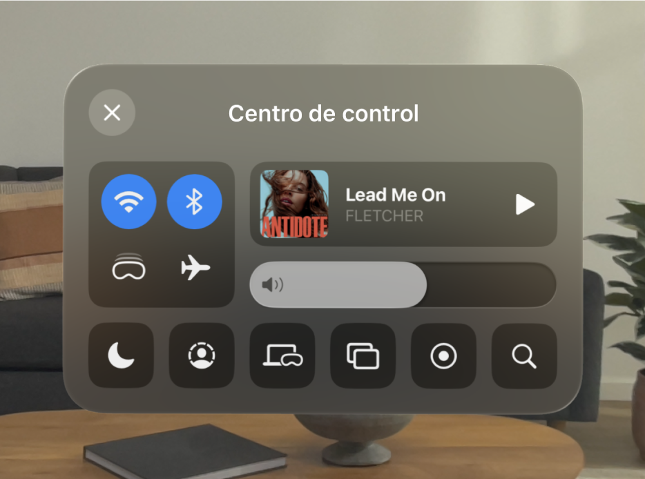 El centro de control mostrando los controles Enfoque, Usuario invitado, Buscar, AirDrop y más.