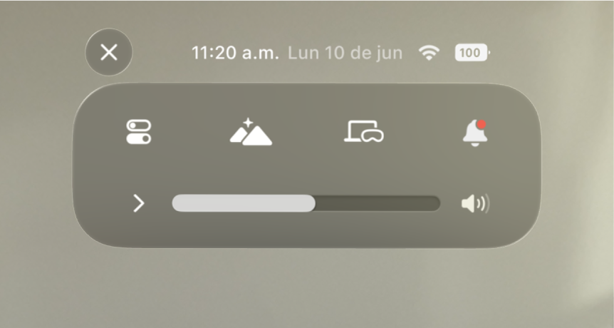 El centro de control del Apple Vision Pro con un regulador de volumen y un botón para mostrar más controles de volumen.