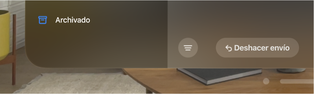 Primer plano de la opción “Deshacer envío” en la parte inferior de una bandeja de entrada en la app Mail del Apple Vision Pro.