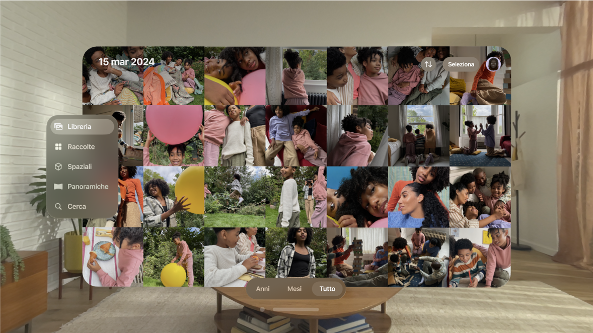 L’app Foto su Apple Vision Pro che mostra una griglia di foto.
